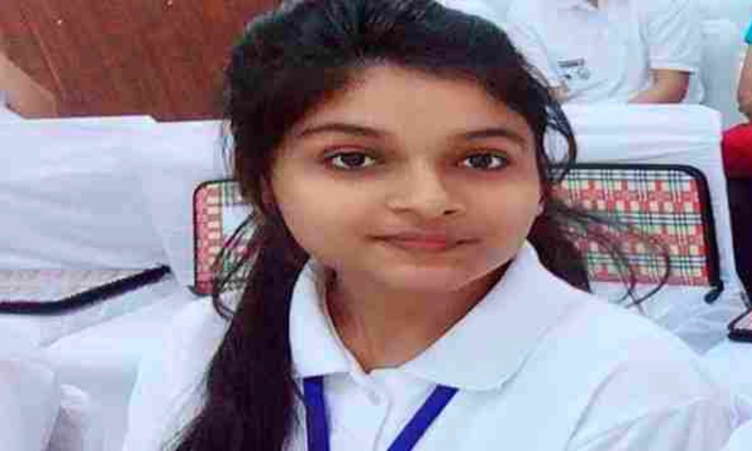 ২৪ ঘন্টার জন্য মুখ্যমন্ত্রী হলেন ১৯ বছরের মেয়ে সৃষ্টি